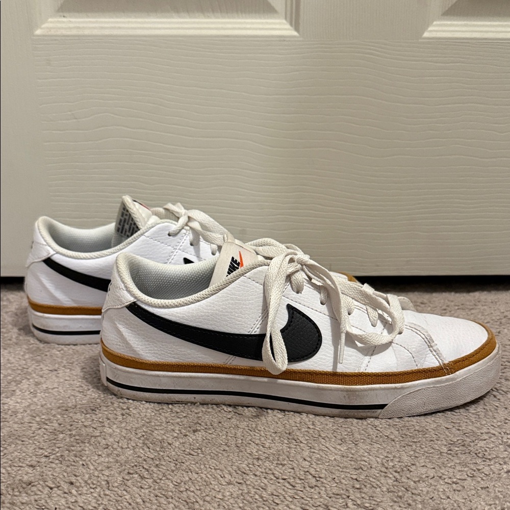 Nike White and Black Low-Top Sneakers